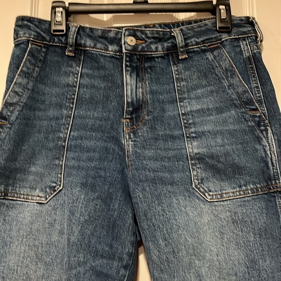 Old Navy cute barrel legged jeans, cropped size 12 straight legged no stretch - Picture 2 of 3